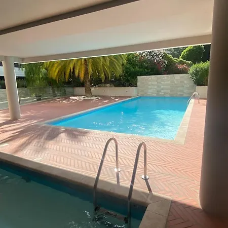 2 Pieces Avec Terrasse Et Piscine Cannes Croisette